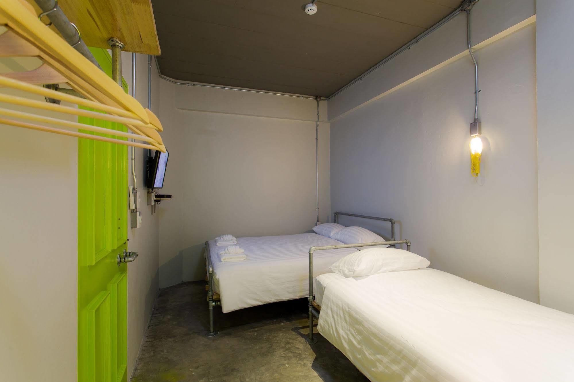 Bloo Hostel Phuket Екстериор снимка